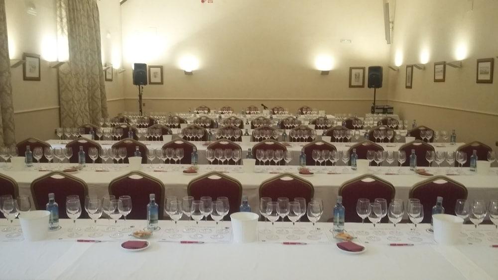 Azz Claras & 4* Peñafiel