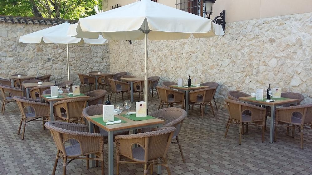 Azz Claras & Hotel Peñafiel