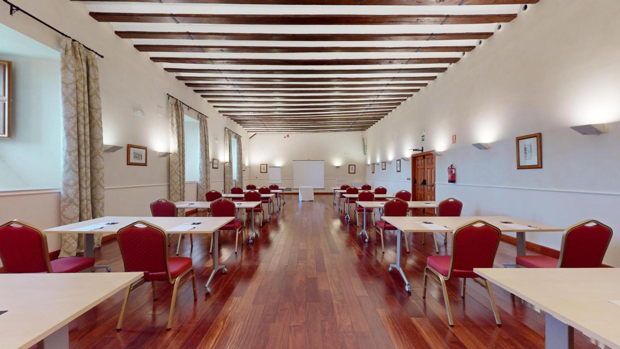 Hotel Azz Claras & Peñafiel