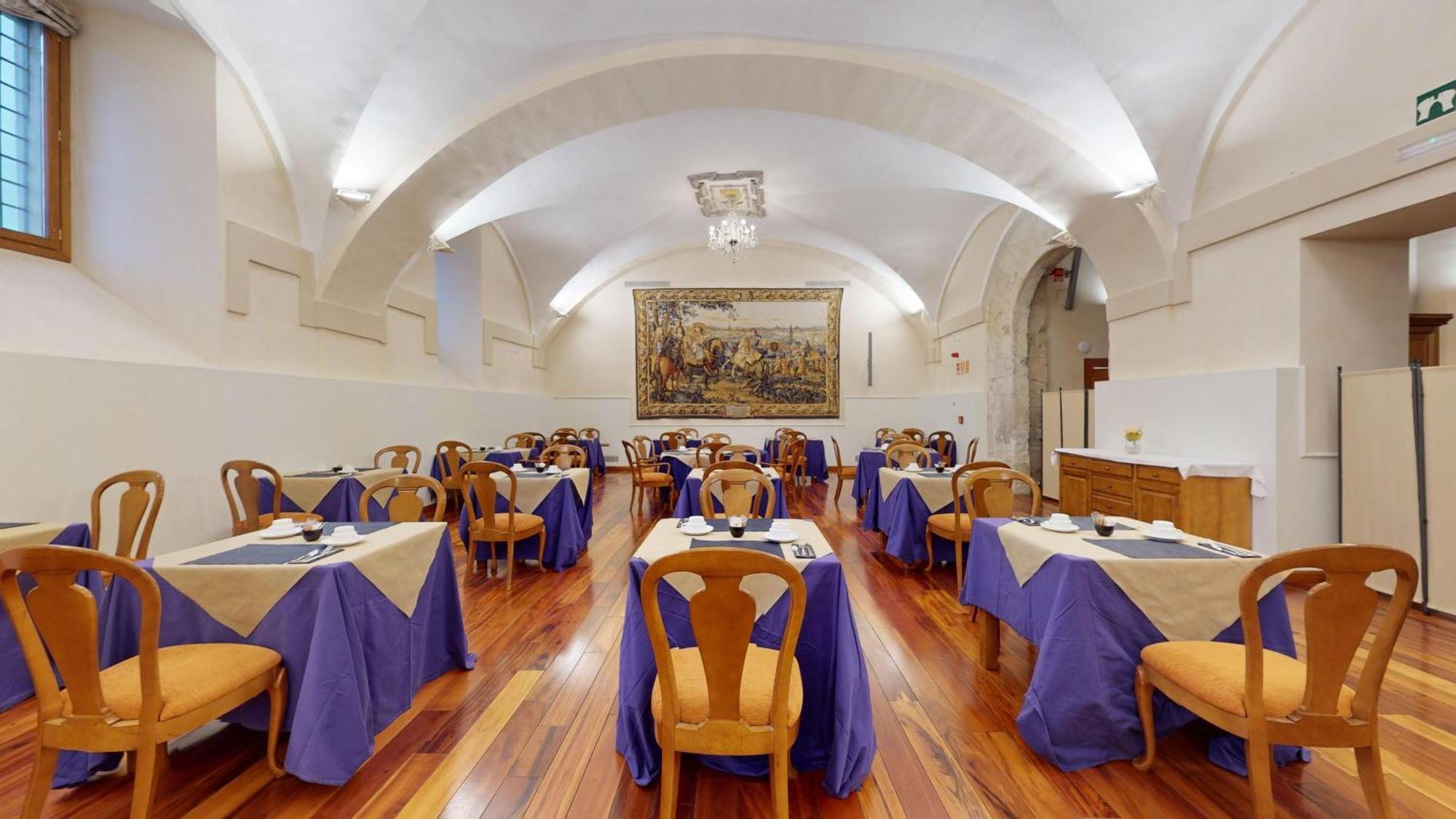 Azz Claras & Hotel 4*