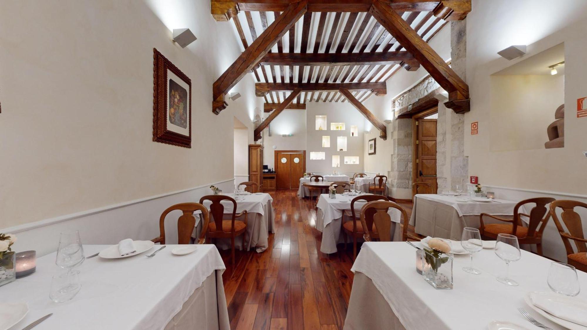 Azz Claras & 4* Peñafiel