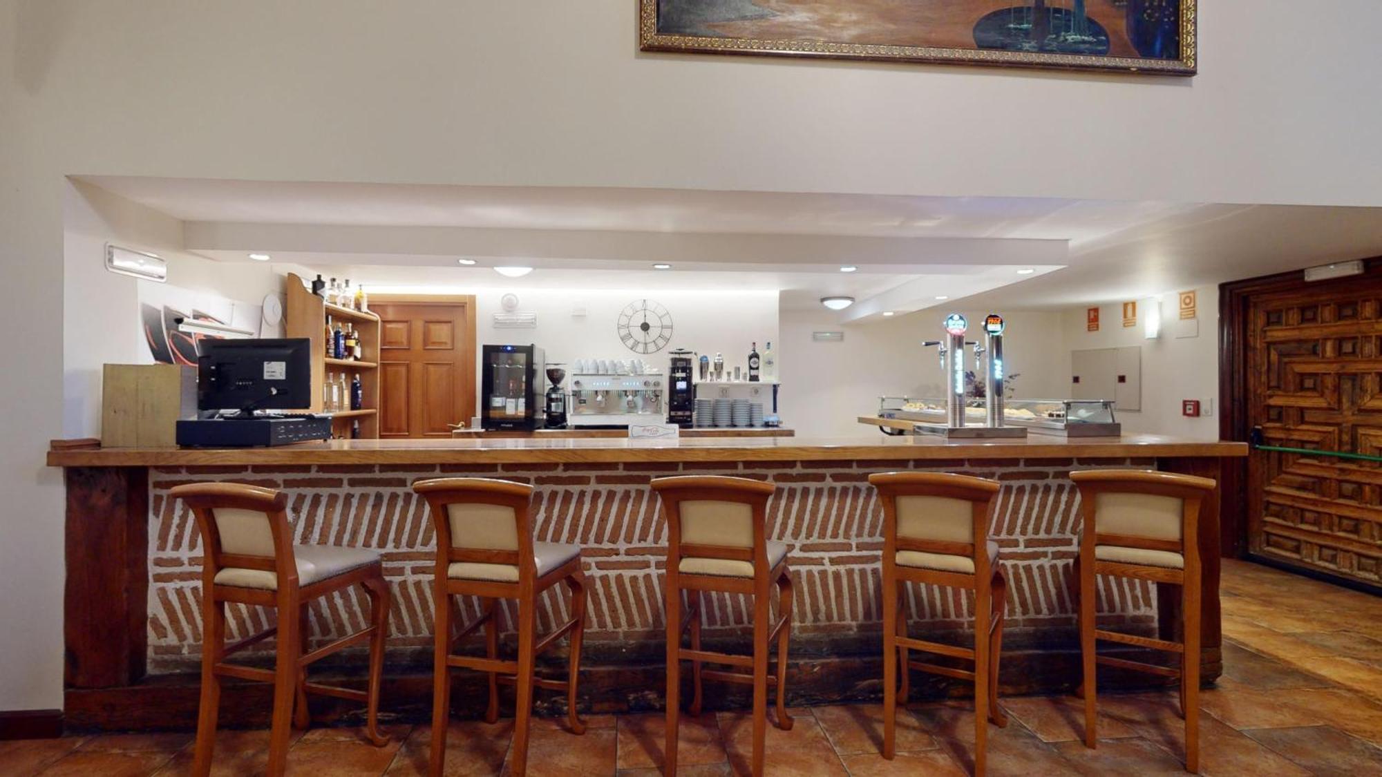Hotel Azz Claras & Peñafiel