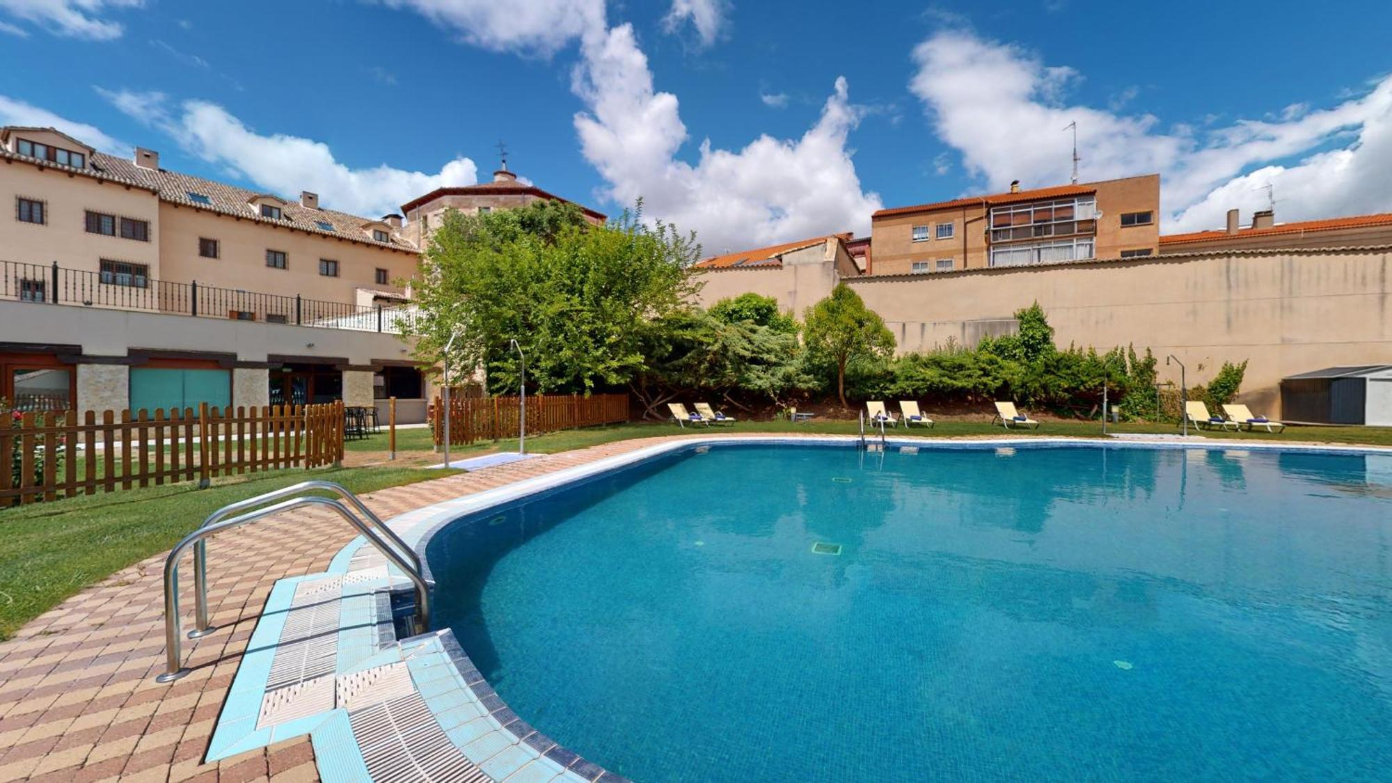 Azz Claras & 4* Peñafiel