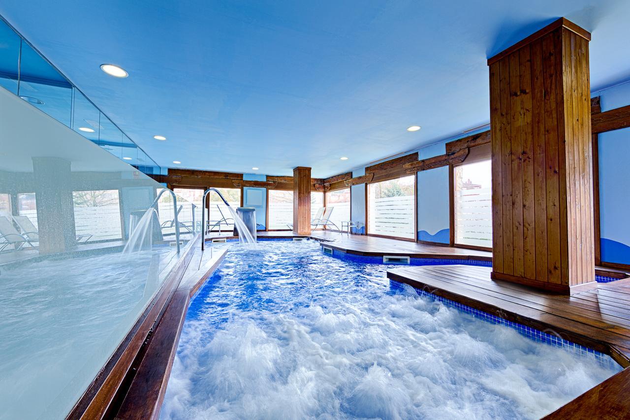 Hotel Azz Claras & 4*