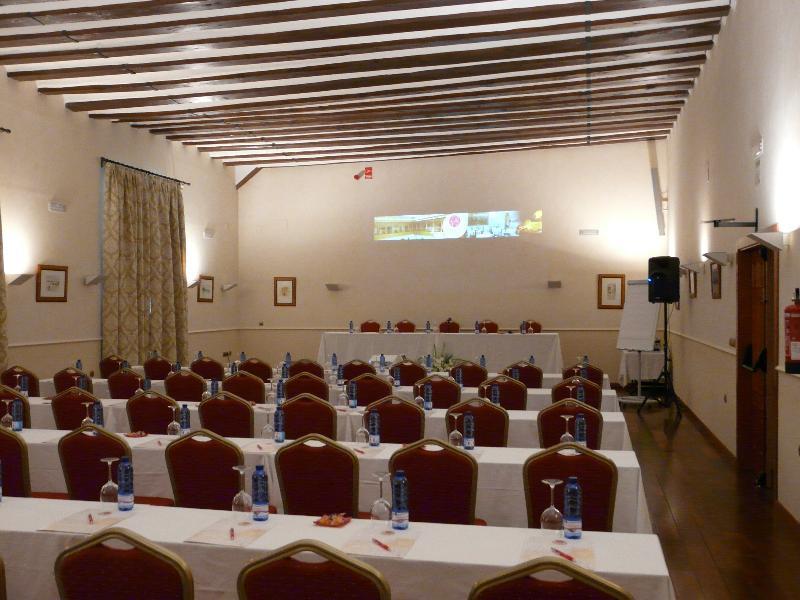 Hotel Azz Claras & Peñafiel